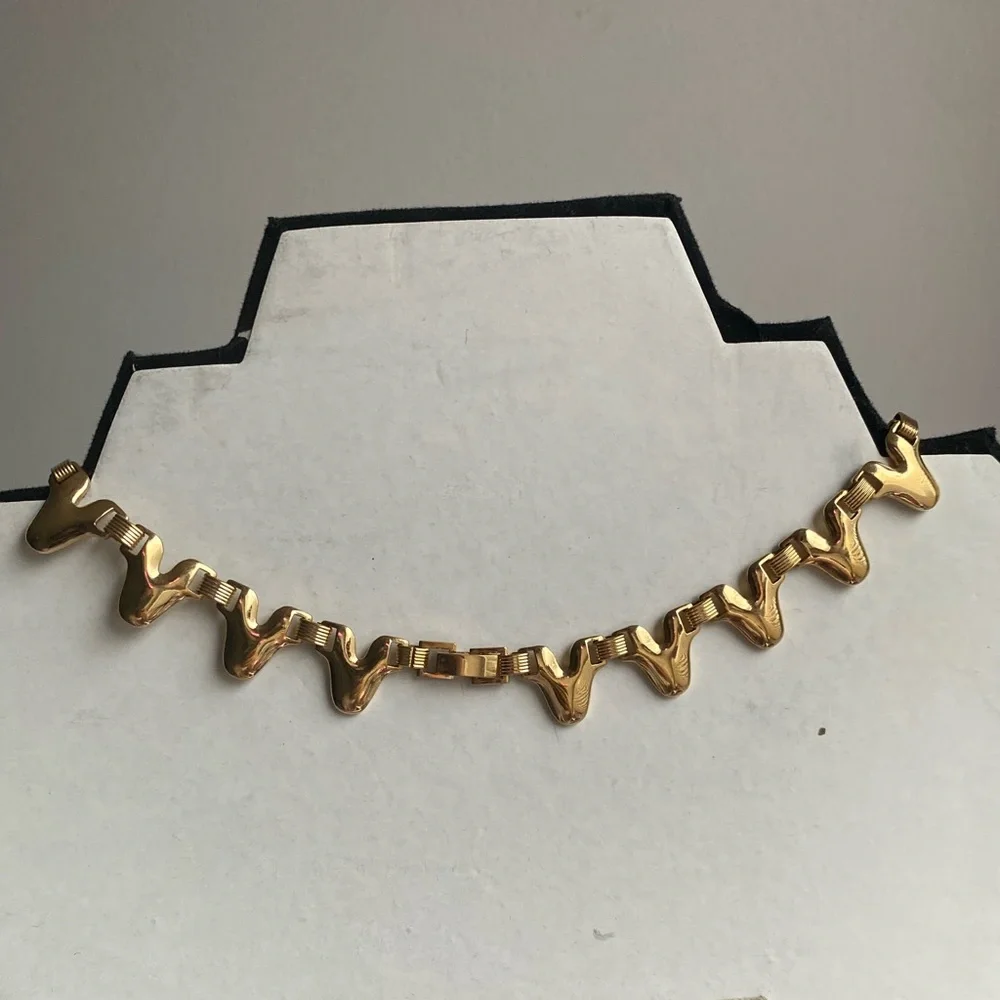 Gold squiggle necklace - Picture 2 of 2